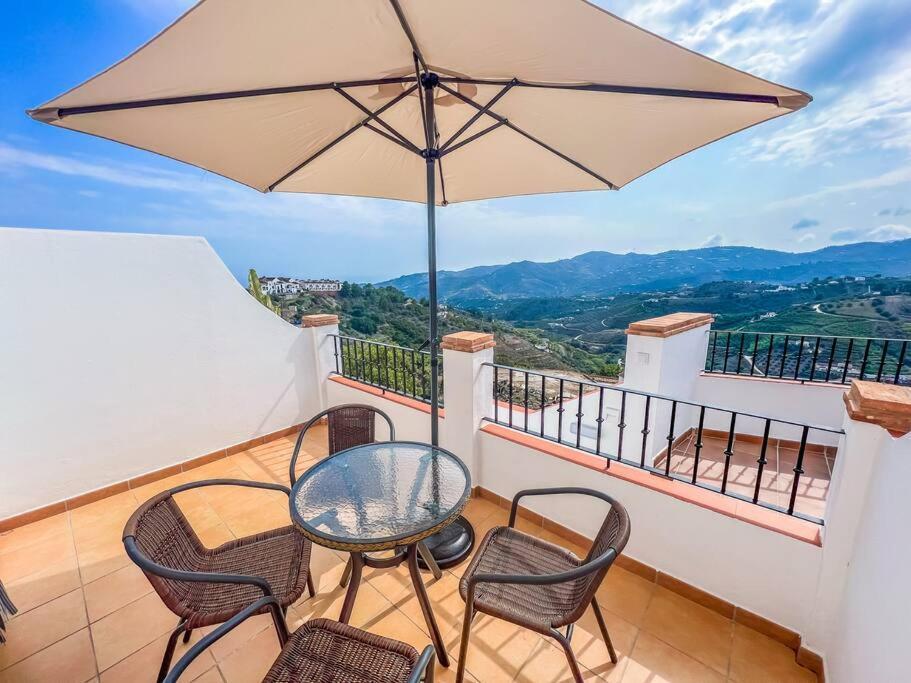 Modern 2 Bed Apartment With Pool In Frigiliana Dış mekan fotoğraf