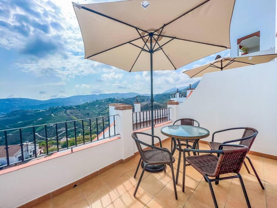 Modern 2 Bed Apartment With Pool In Frigiliana Dış mekan fotoğraf