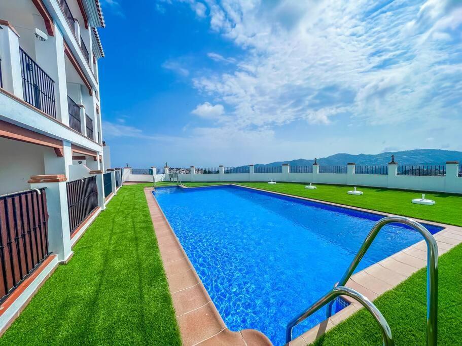 Modern 2 Bed Apartment With Pool In Frigiliana Dış mekan fotoğraf
