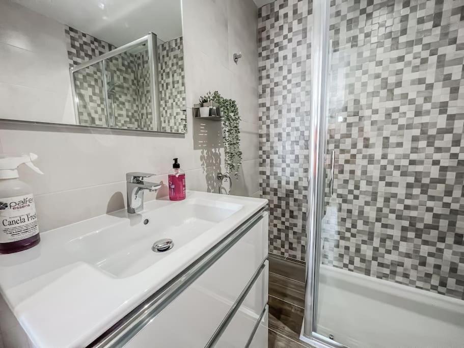 Modern 2 Bed Apartment With Pool In Frigiliana Dış mekan fotoğraf